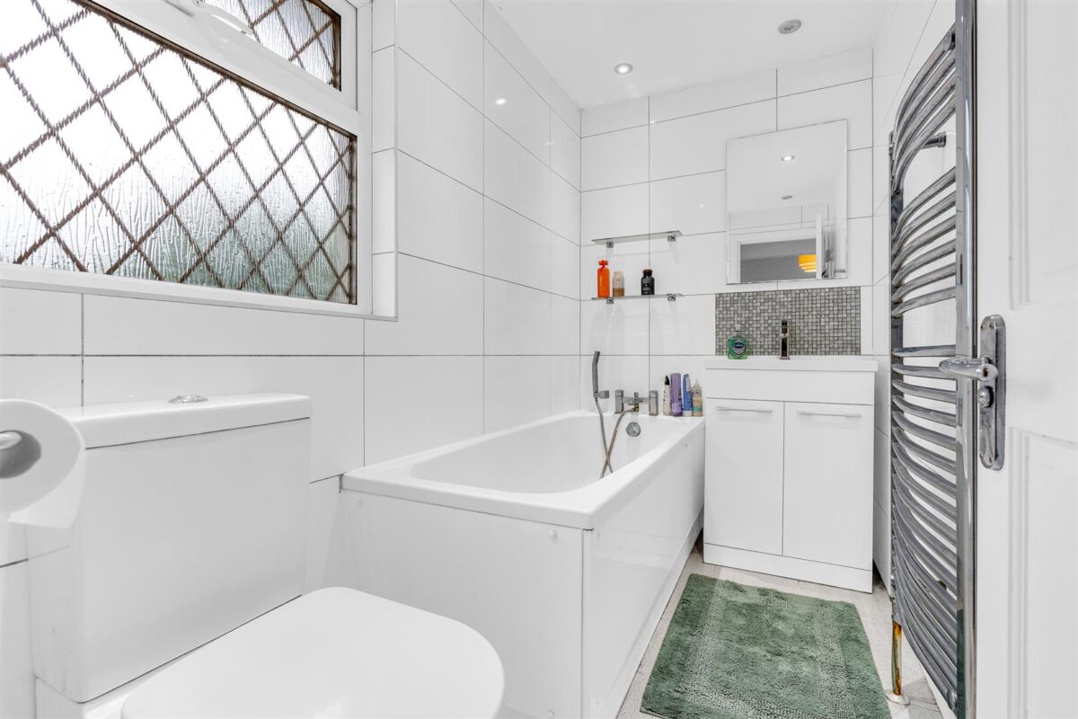 Thele Avenue, Stanstead Abbotts, SG12