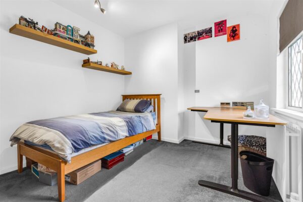 Thele Avenue, Stanstead Abbotts, SG12