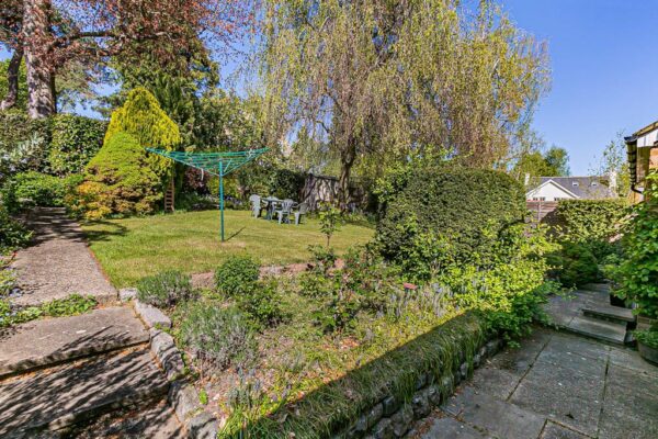 Valley Close, Hertford, SG13