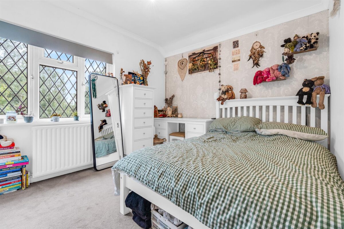 Thele Avenue, Stanstead Abbotts, SG12