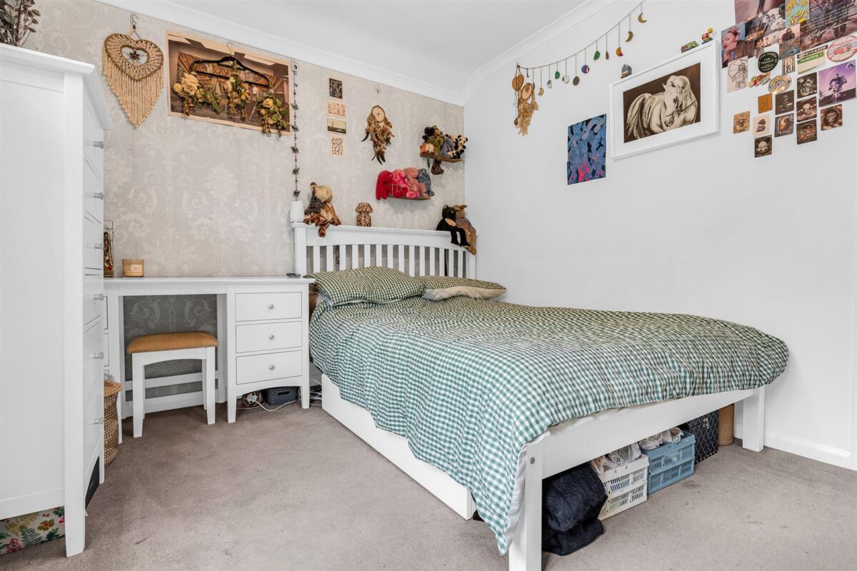 Thele Avenue, Stanstead Abbotts, SG12