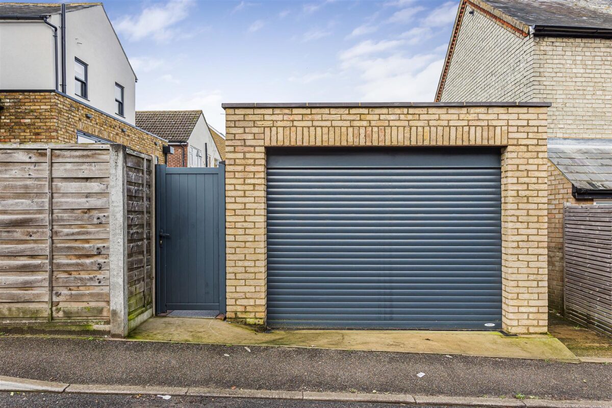 Musley Hill, Ware, SG12