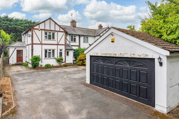 Thele Avenue, Stanstead Abbotts, SG12