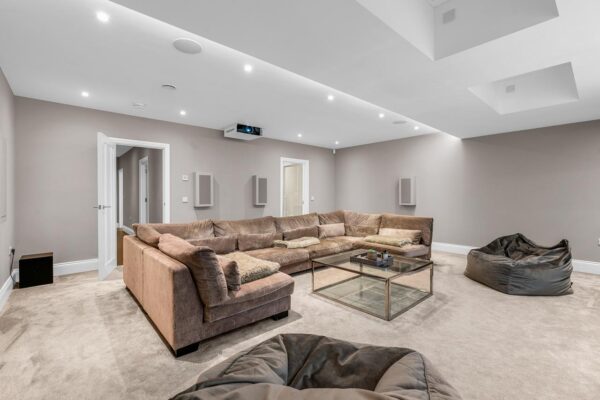 White Horse Close, Hertingfordbury, SG14