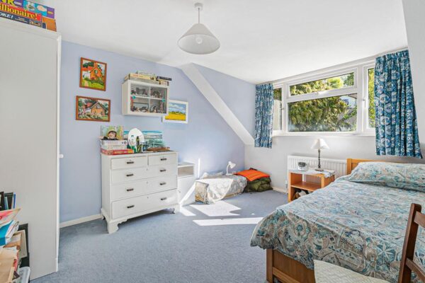 Valley Close, Hertford, SG13