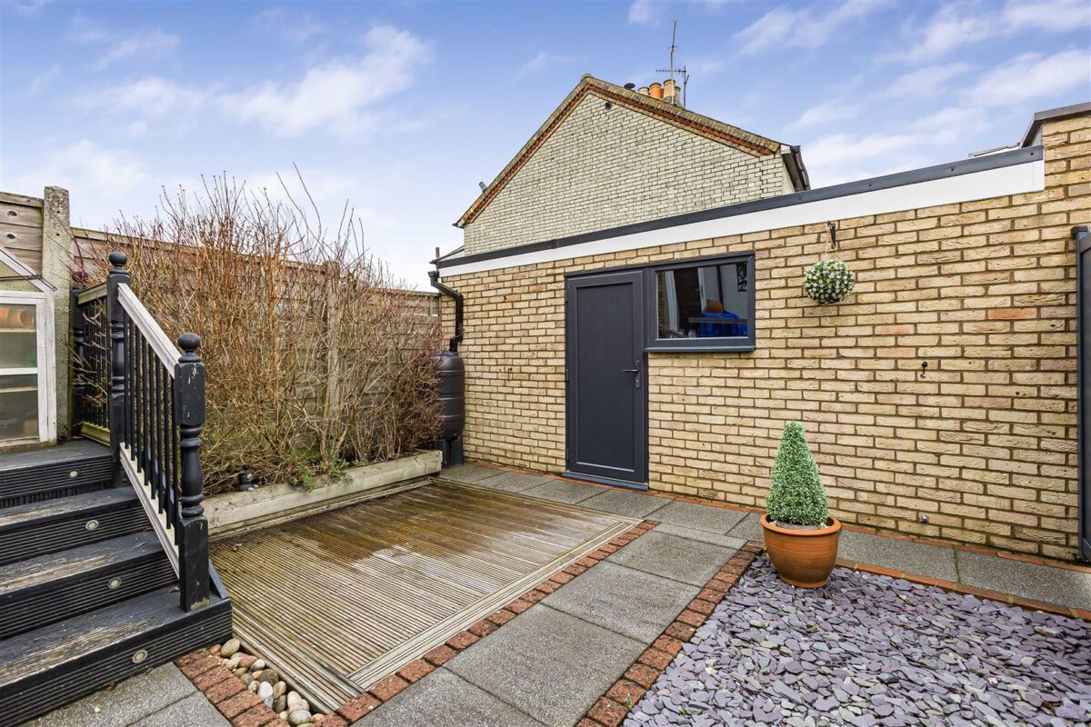 Musley Hill, Ware, SG12