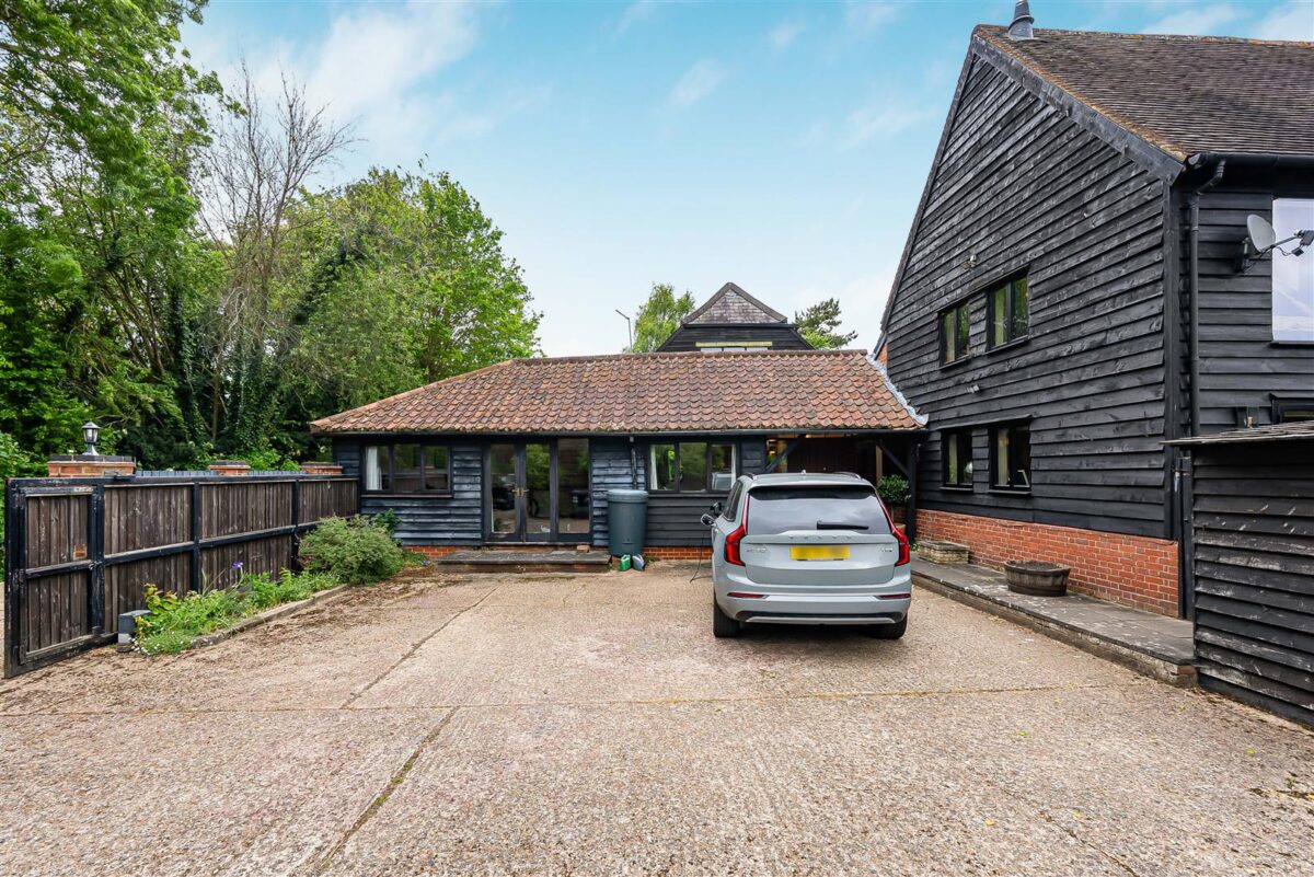 London Road, Hertford, SG13