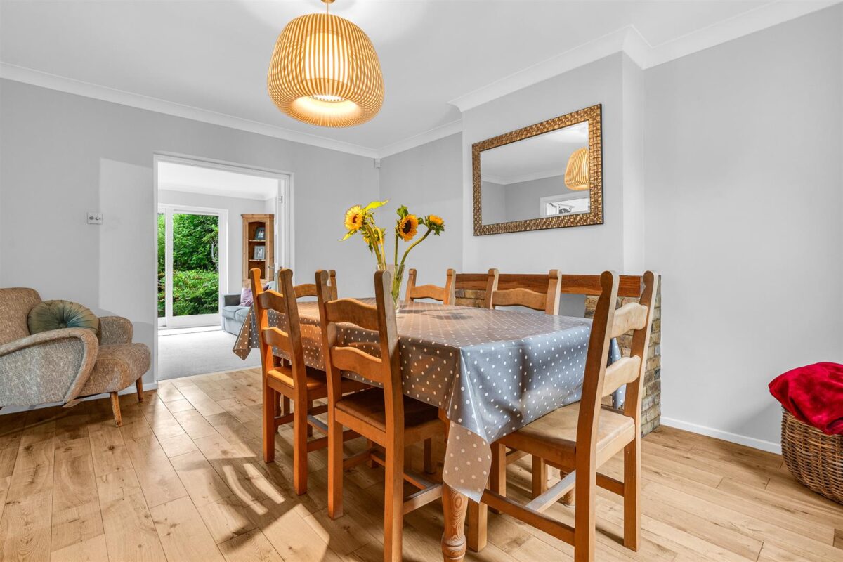 Thele Avenue, Stanstead Abbotts, SG12