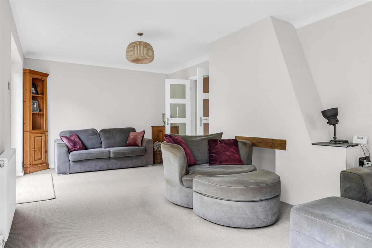 Thele Avenue, Stanstead Abbotts, SG12