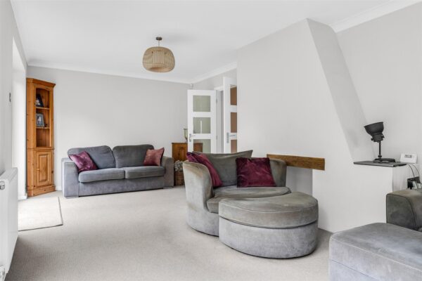 Thele Avenue, Stanstead Abbotts, SG12