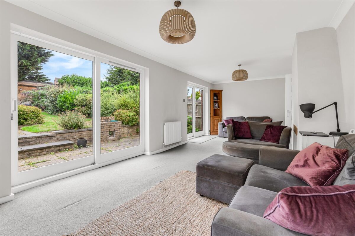 Thele Avenue, Stanstead Abbotts, SG12