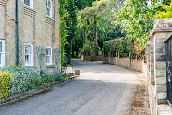 Courtyard Mews, Chapmore End
