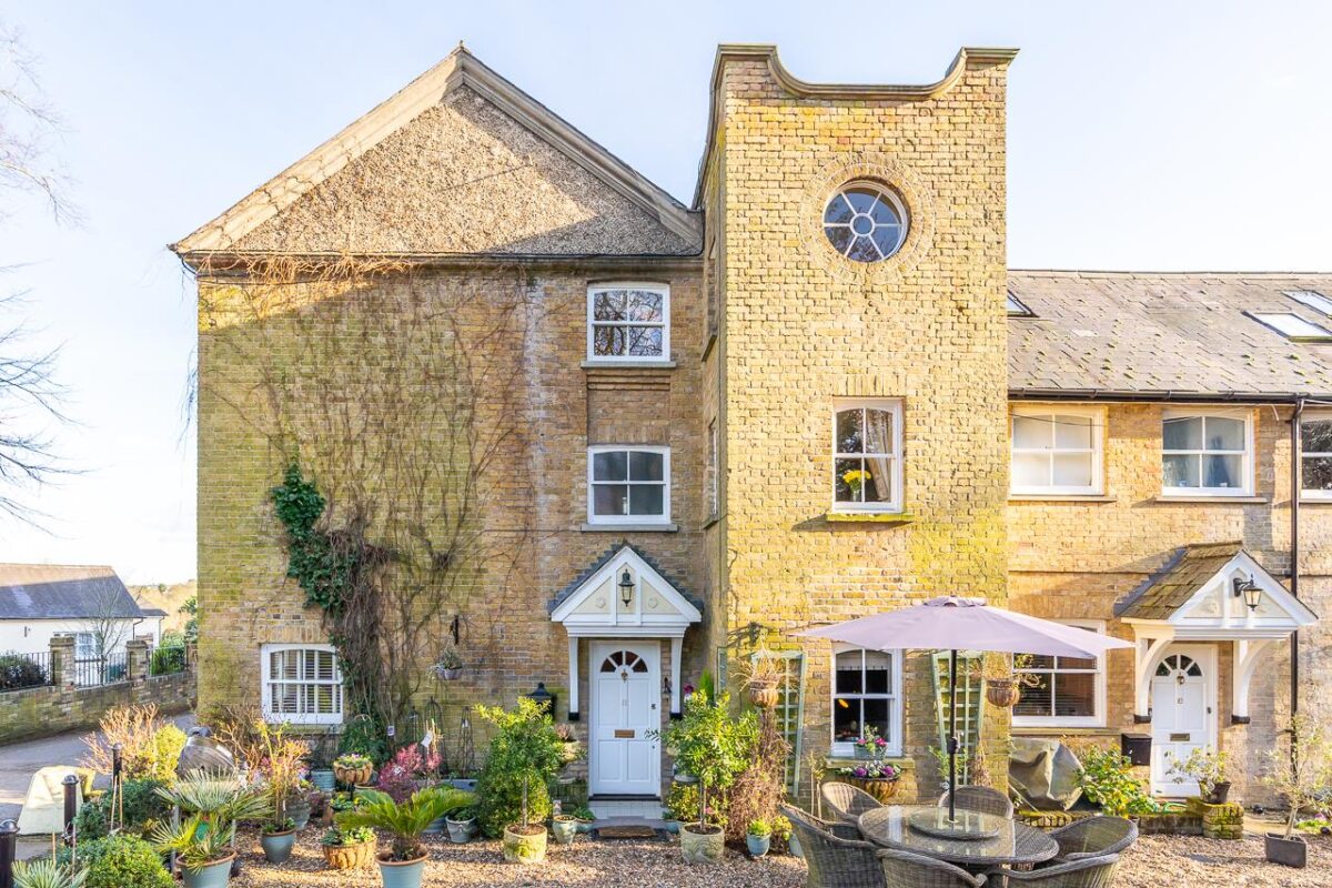 Courtyard Mews, Chapmore End