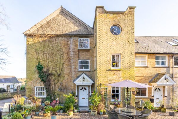 Courtyard Mews, Chapmore End