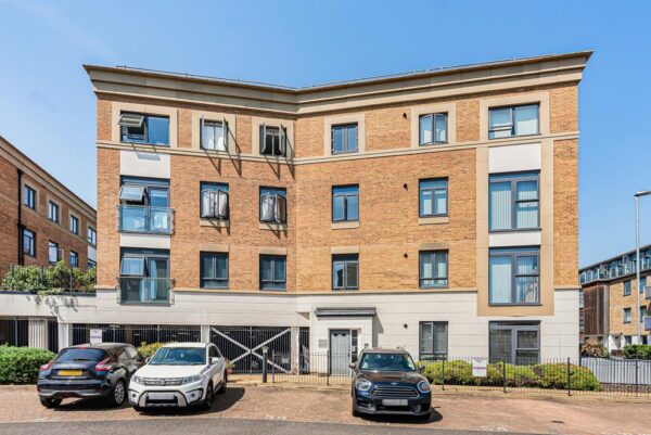 Mead Lane, Hertford, SG13