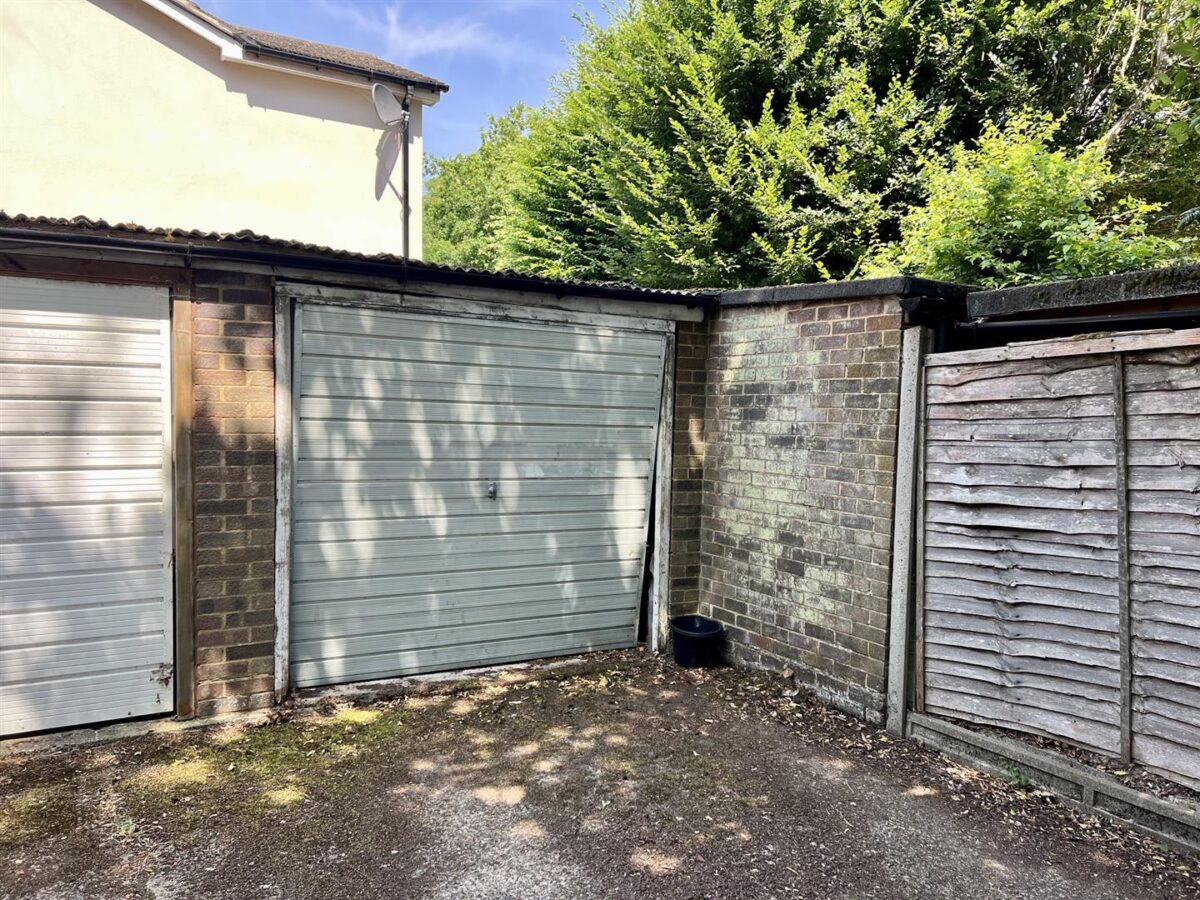 Garage, London Road, Hertford Heath, SG13 7RJ