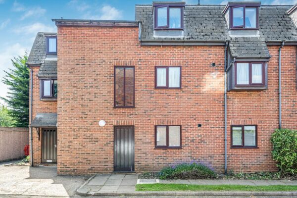 Mansfield Gardens, Hertford, SG14