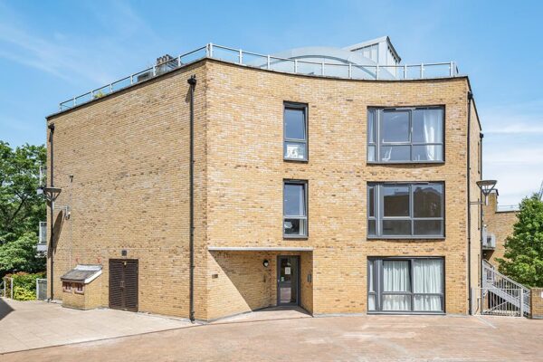 Mead Lane, Hertford, SG13