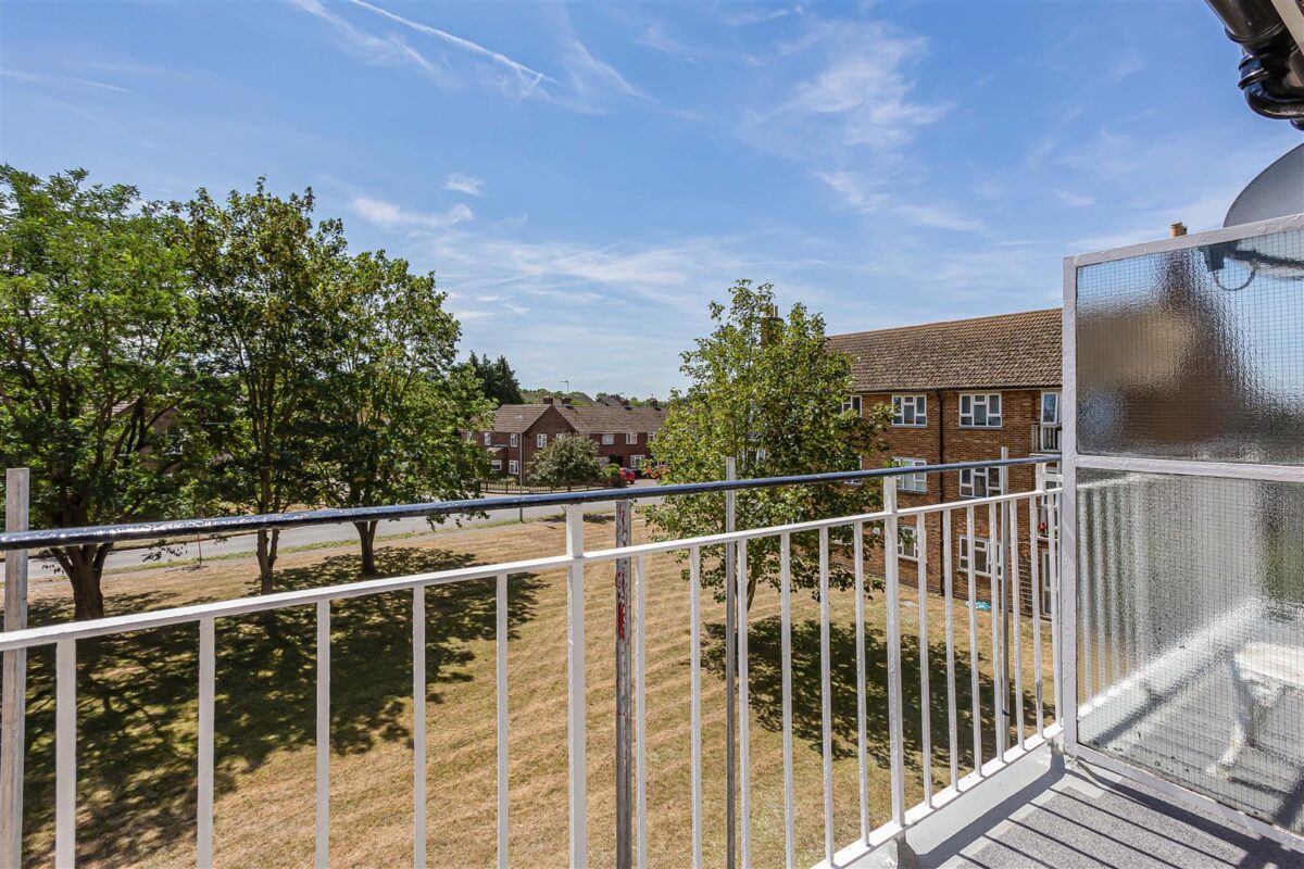 Burnett Square, Hertford, SG14