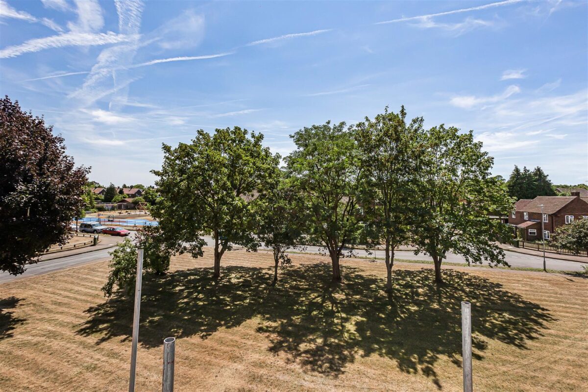 Burnett Square, Hertford, SG14