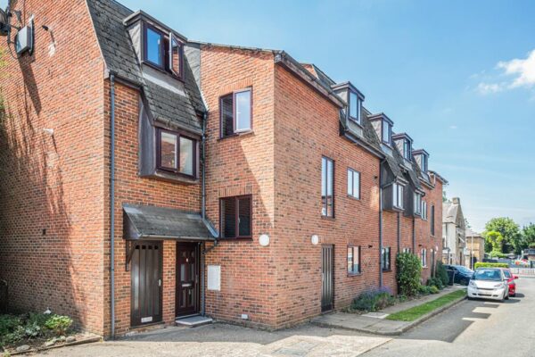 Mansfield Gardens, Hertford, SG14