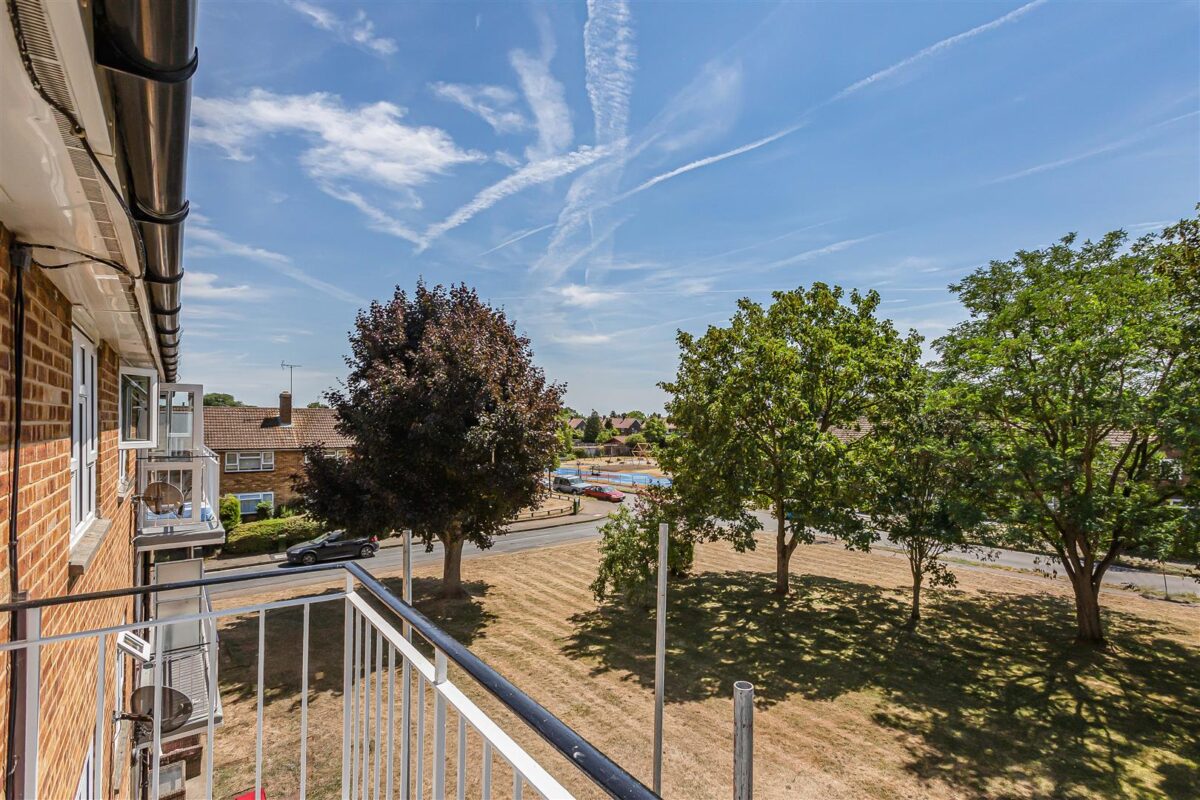 Burnett Square, Hertford, SG14