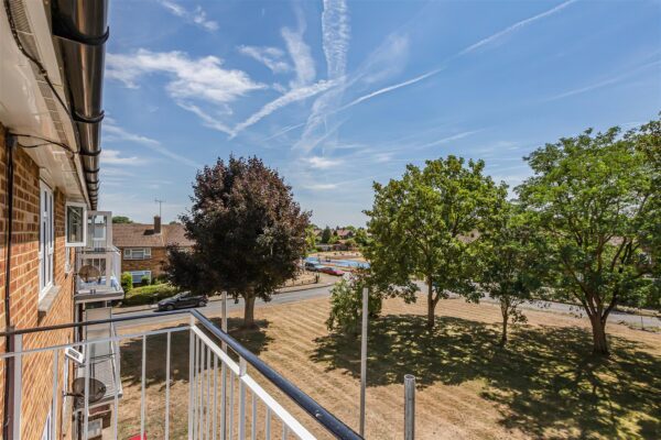 Burnett Square, Hertford, SG14