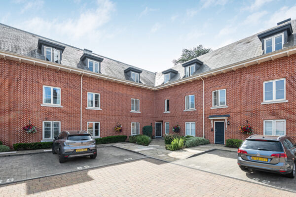 Henmarsh Court, Balls Park, SG13