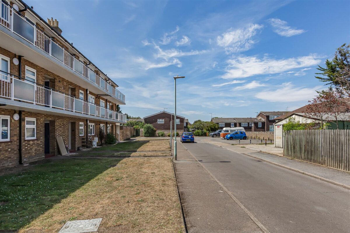 Burnett Square, Hertford, SG14