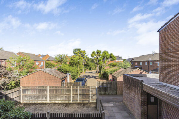 Tee Side, Hertford, SG13