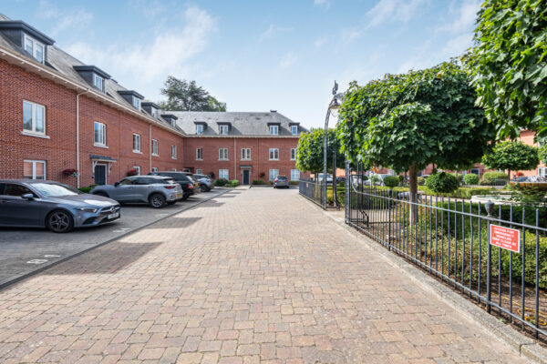 Henmarsh Court, Balls Park, SG13