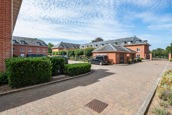 Henmarsh Court, Balls Park, SG13