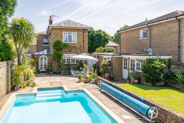 Blindmans Lane, Cheshunt, EN8