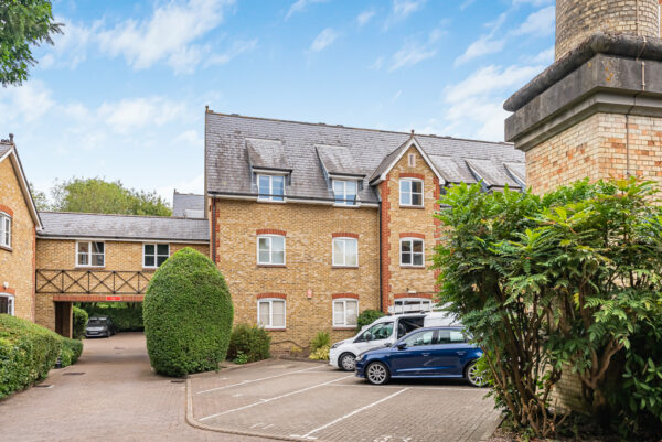 North Road, Hertford, SG14
