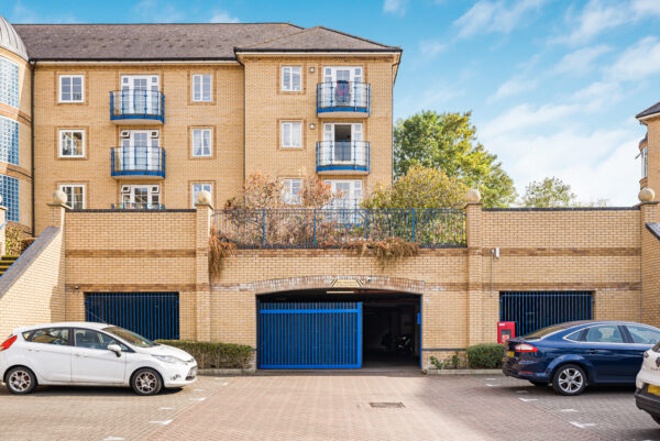 Newland Gardens, Hertford, SG13