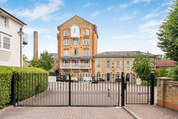 North Road, Hertford, SG14