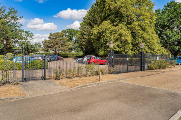 Henmarsh Court, Balls Park, SG13