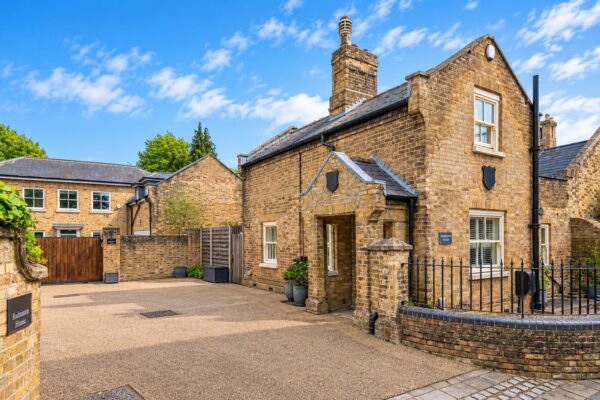 Mangrove Road, Hertford, SG13