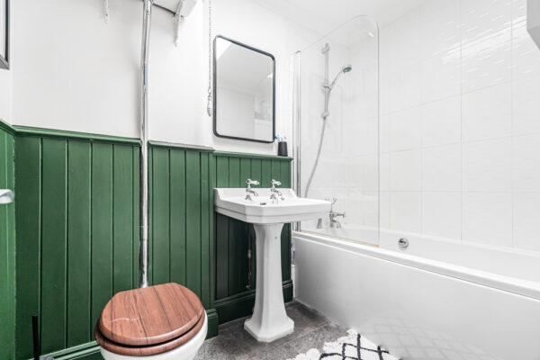Queens Court, Hertford, SG13