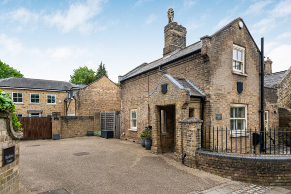 Mangrove Road, Hertford, SG13