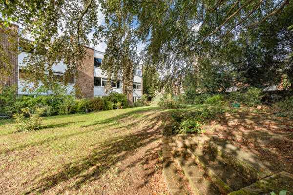 Queens Court, Hertford, SG13