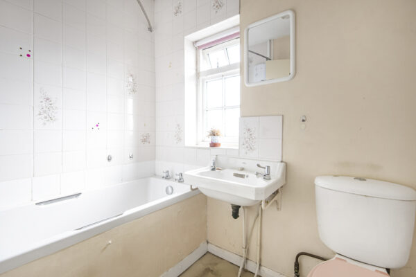 High Road, Waterford, SG14
