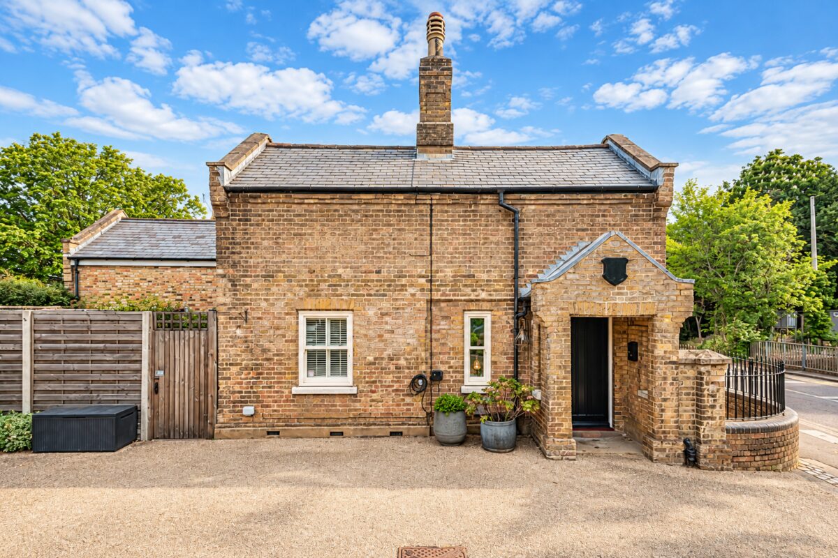 Mangrove Road, Hertford, SG13