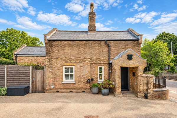 Mangrove Road, Hertford, SG13